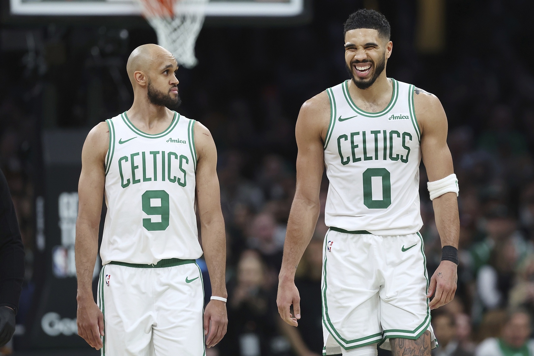 九游体育在线-强强对决！明日绿军客战雷霆 塔图姆与德里克·怀特出战成疑